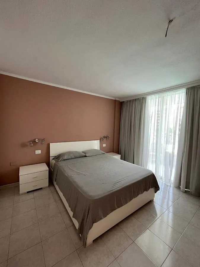 Cozy Apartment Near The Beach Playa de las Americas